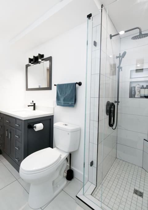 Lovely 1 Bedroom Suite Near Town Victoria Exterior foto