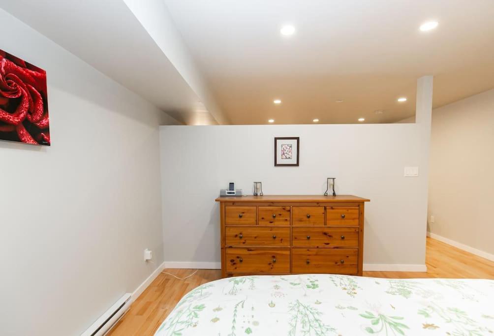 Lovely 1 Bedroom Suite Near Town Victoria Exterior foto
