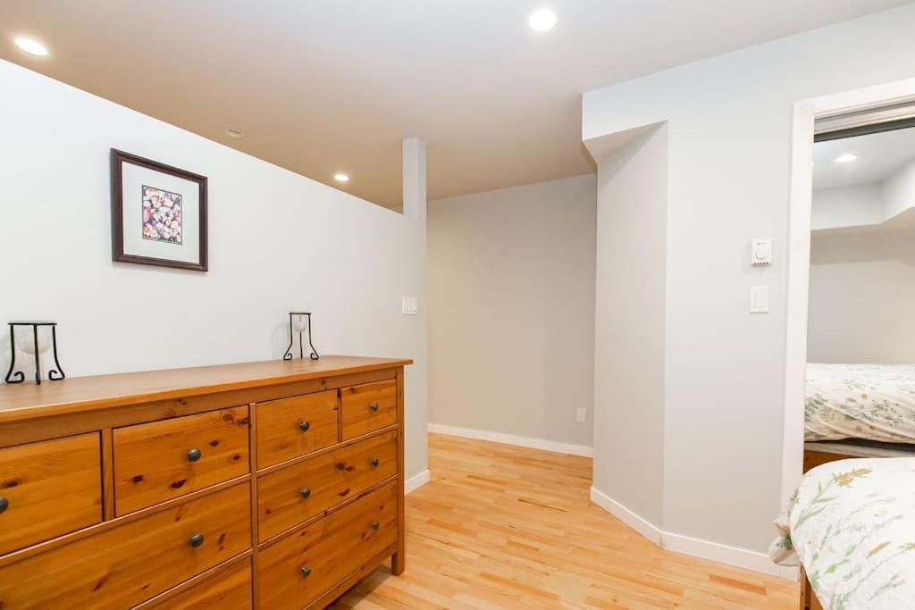Lovely 1 Bedroom Suite Near Town Victoria Exterior foto