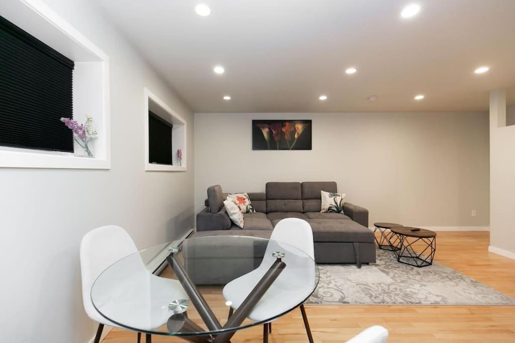 Lovely 1 Bedroom Suite Near Town Victoria Exterior foto